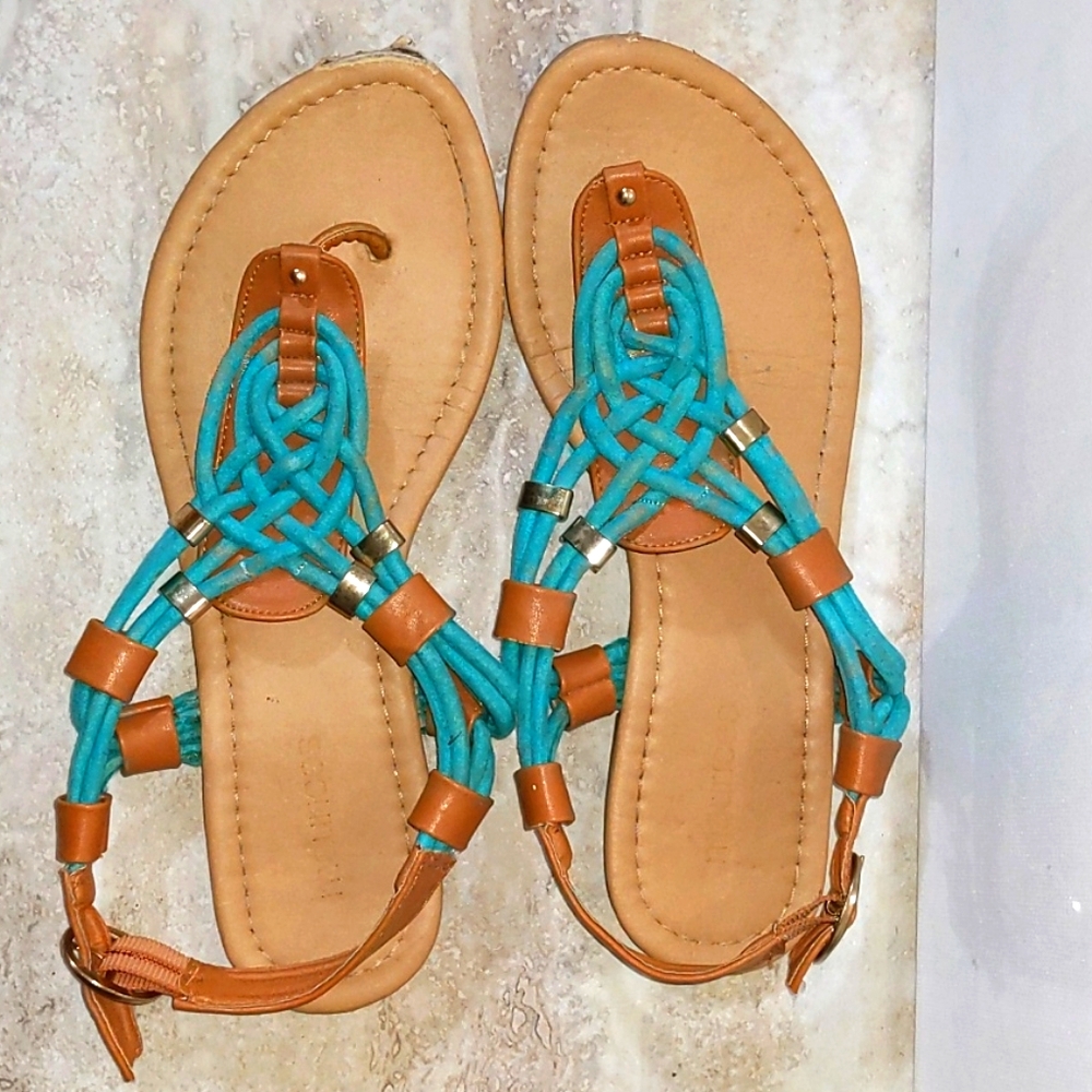 Women's size 8 aqua and brown maurices sandals